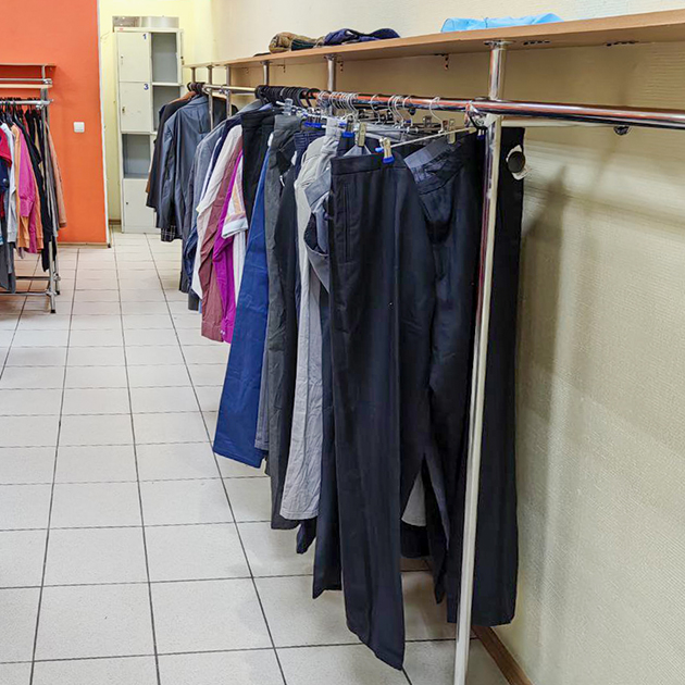 В секонд-хенде ничего не купил, выбрать было не из чего