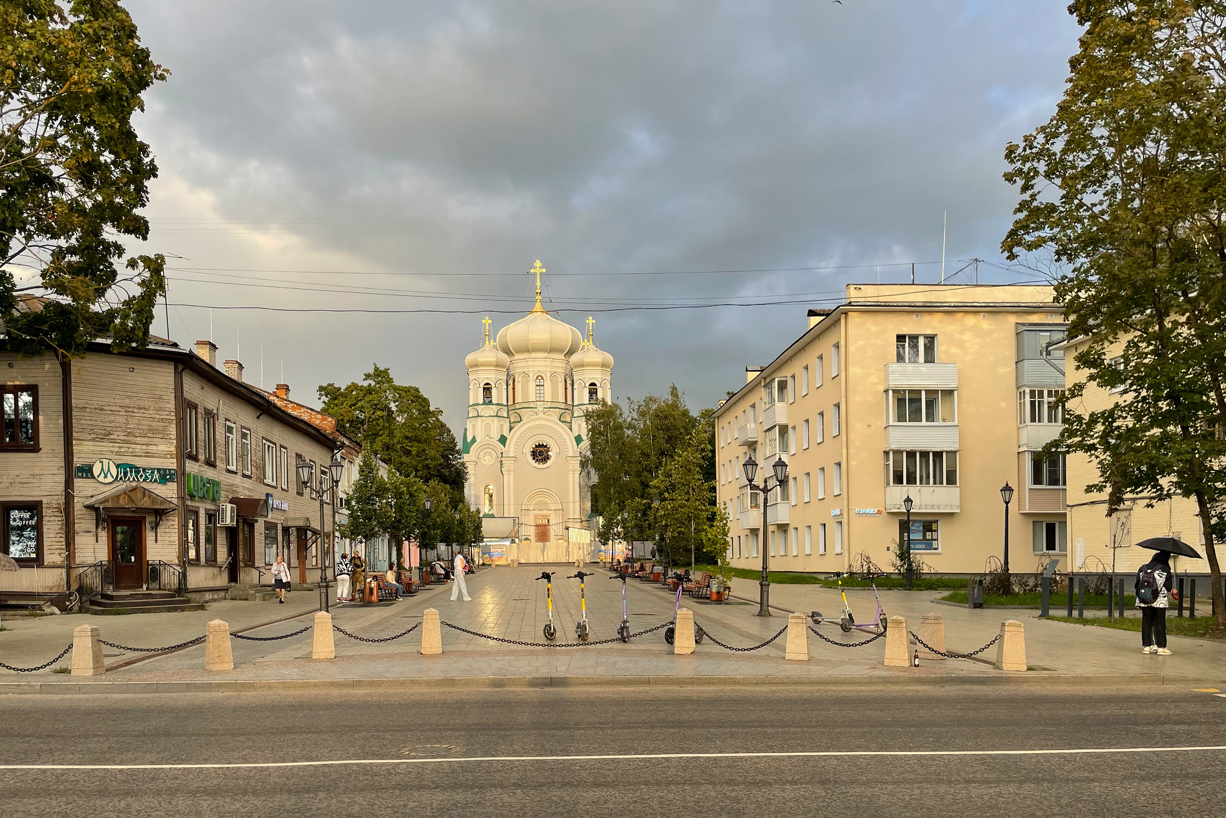 Собор симметрично расположен относительно улиц города