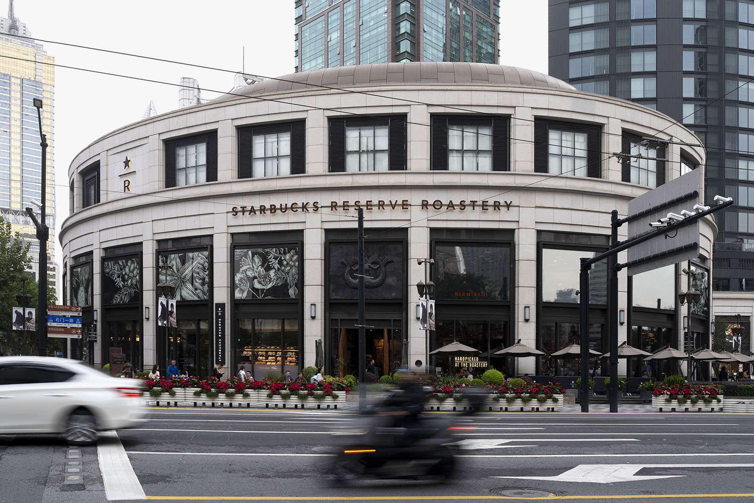 Фасад кофейни. © Zhang Peng / LightRocket via Getty Images