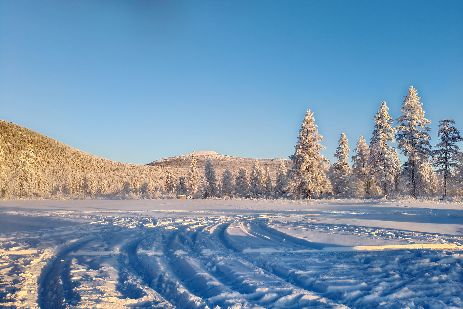 Сказочная дорога среди гор