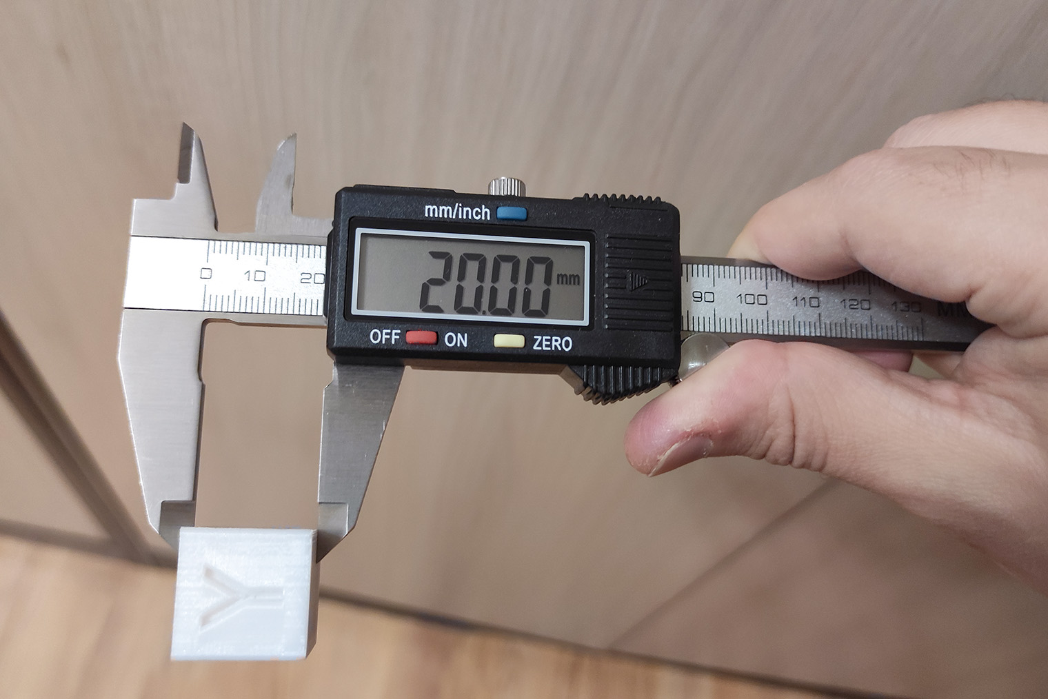 Принтер Flying Bear Ghost 5 печатает очень точно, это подтверждает электронный штангенциркуль