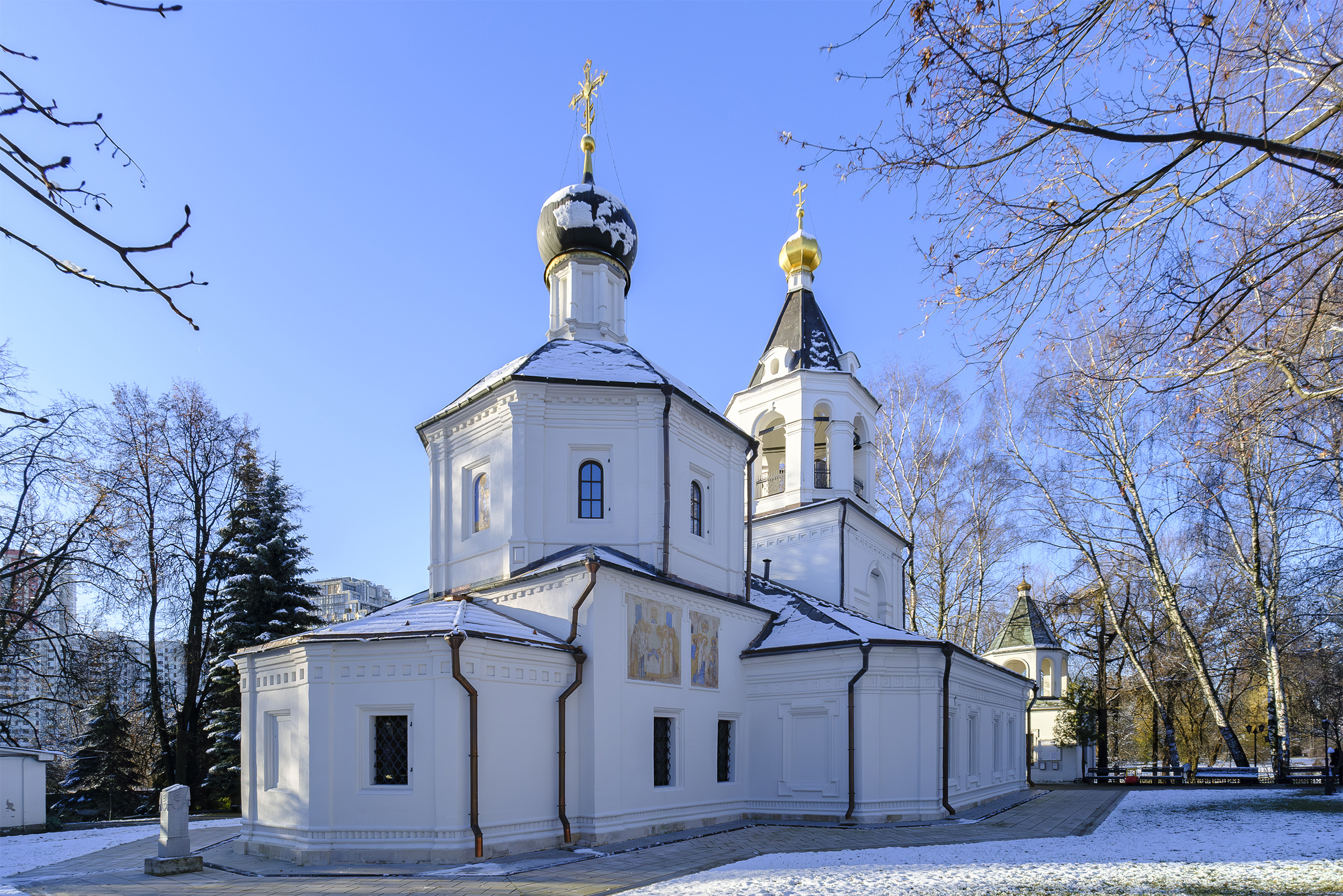 Храм Ризоположения Богородицы в Леонове