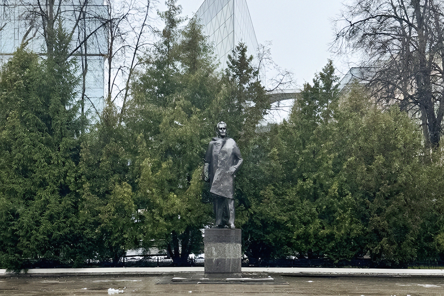 Знаменитый памятник Николаю Бауману