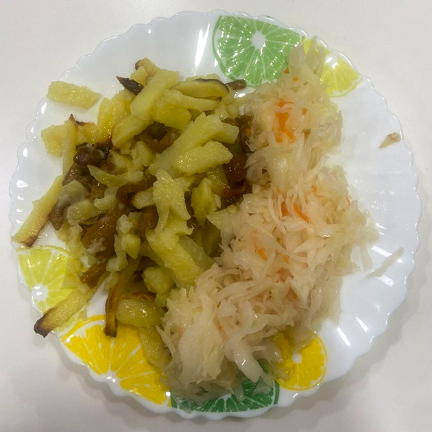 На обед купила картошку, но она оказалась невкусной