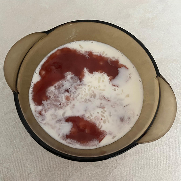 Рисовая каша с ягодным пюре