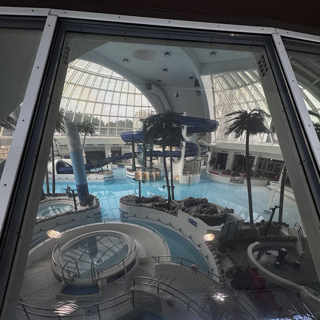 Сегодня снова были в бассейне, но за полтора часа там я очень устала