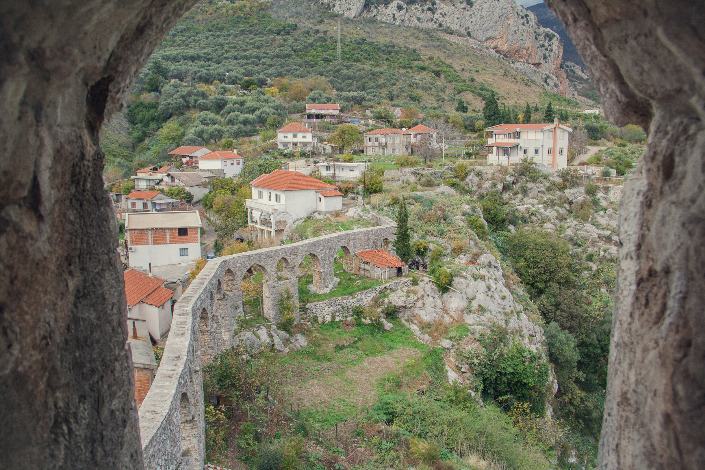 Акведук, ради которого я и отправилась в Старый Бар, не впечатлил