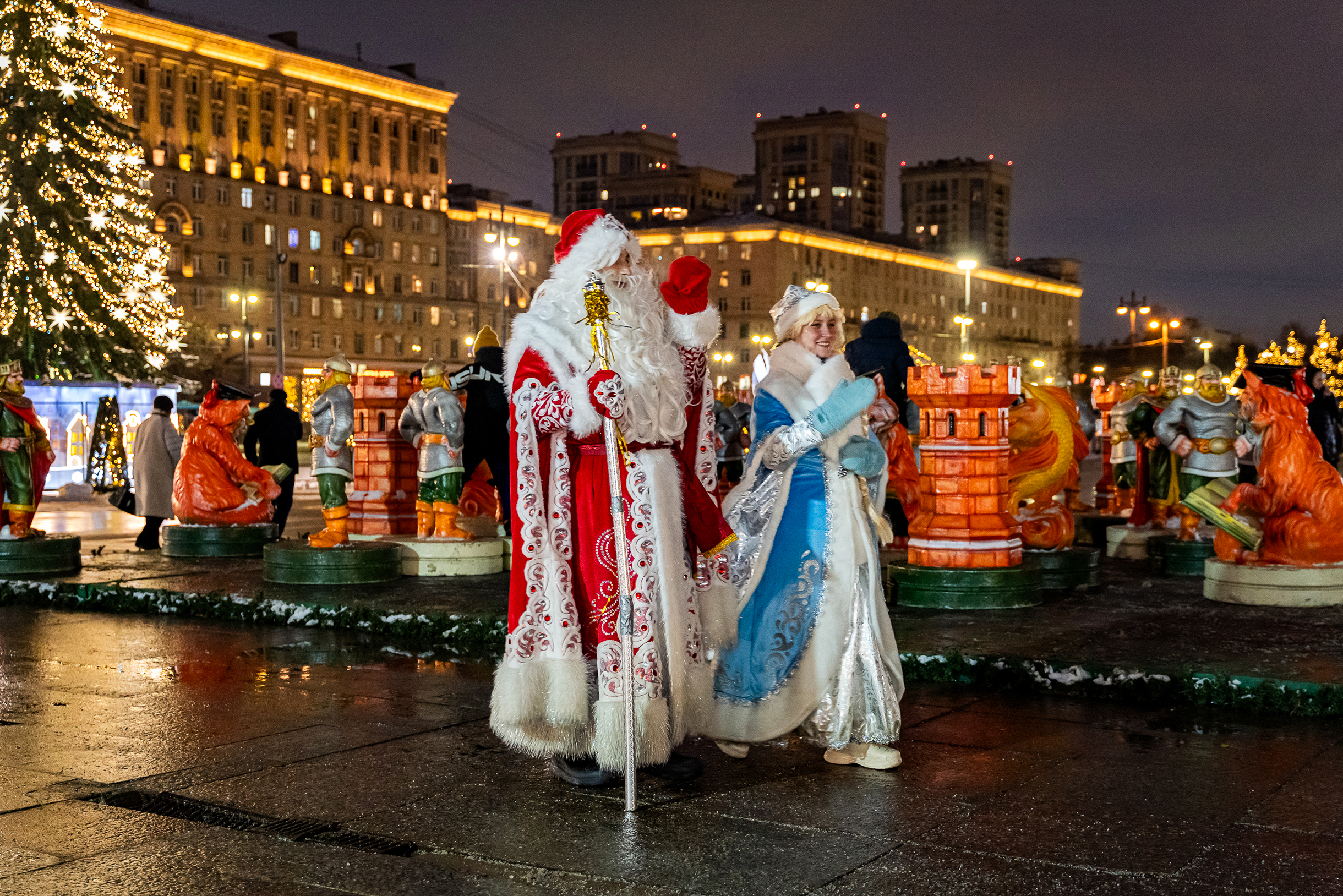 Отсылки к творчеству автора можно найти также в инсталляциях и фотозонах