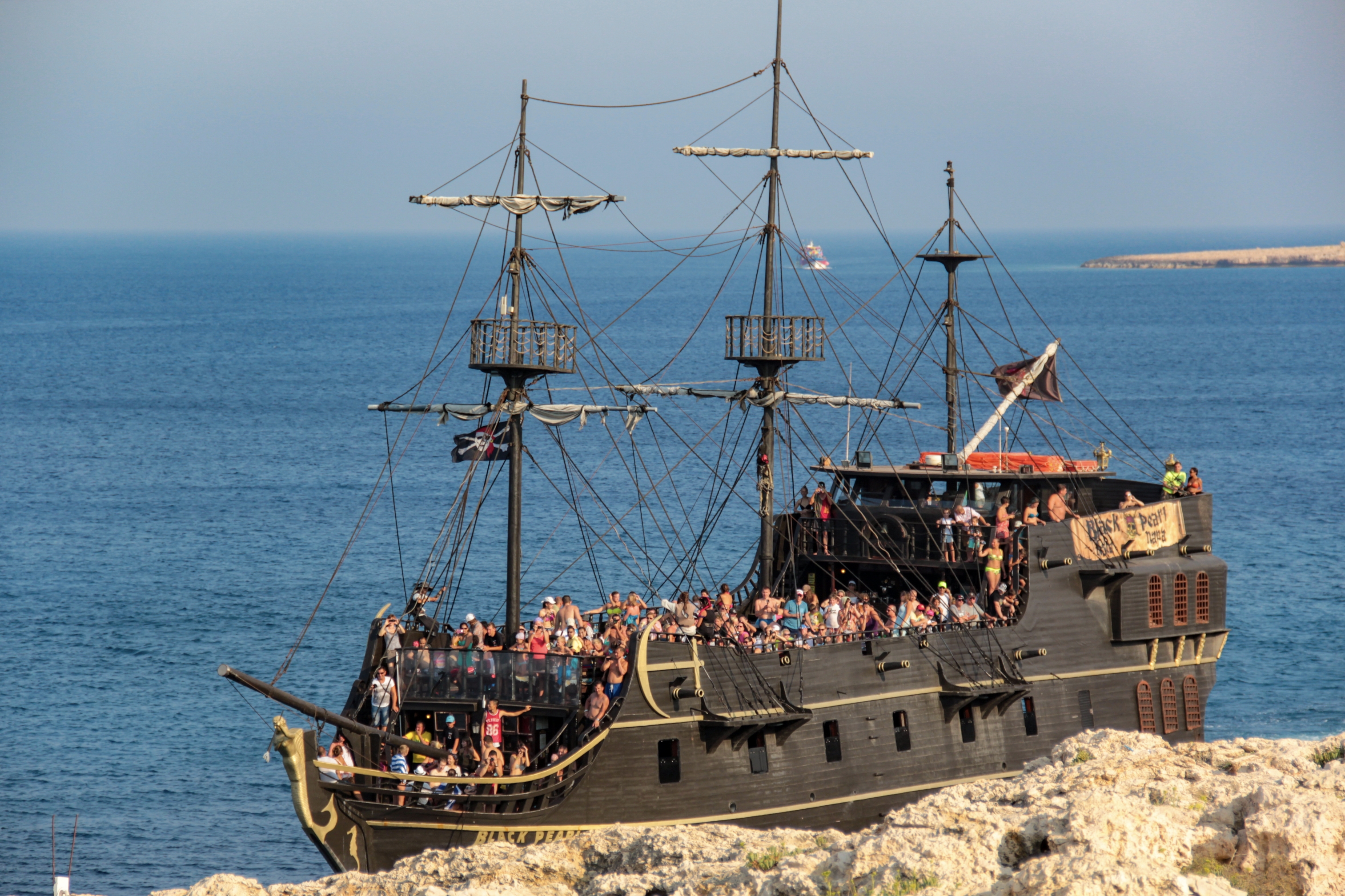 Пиратский корабль «Черная жемчужина», порт Айя Напы