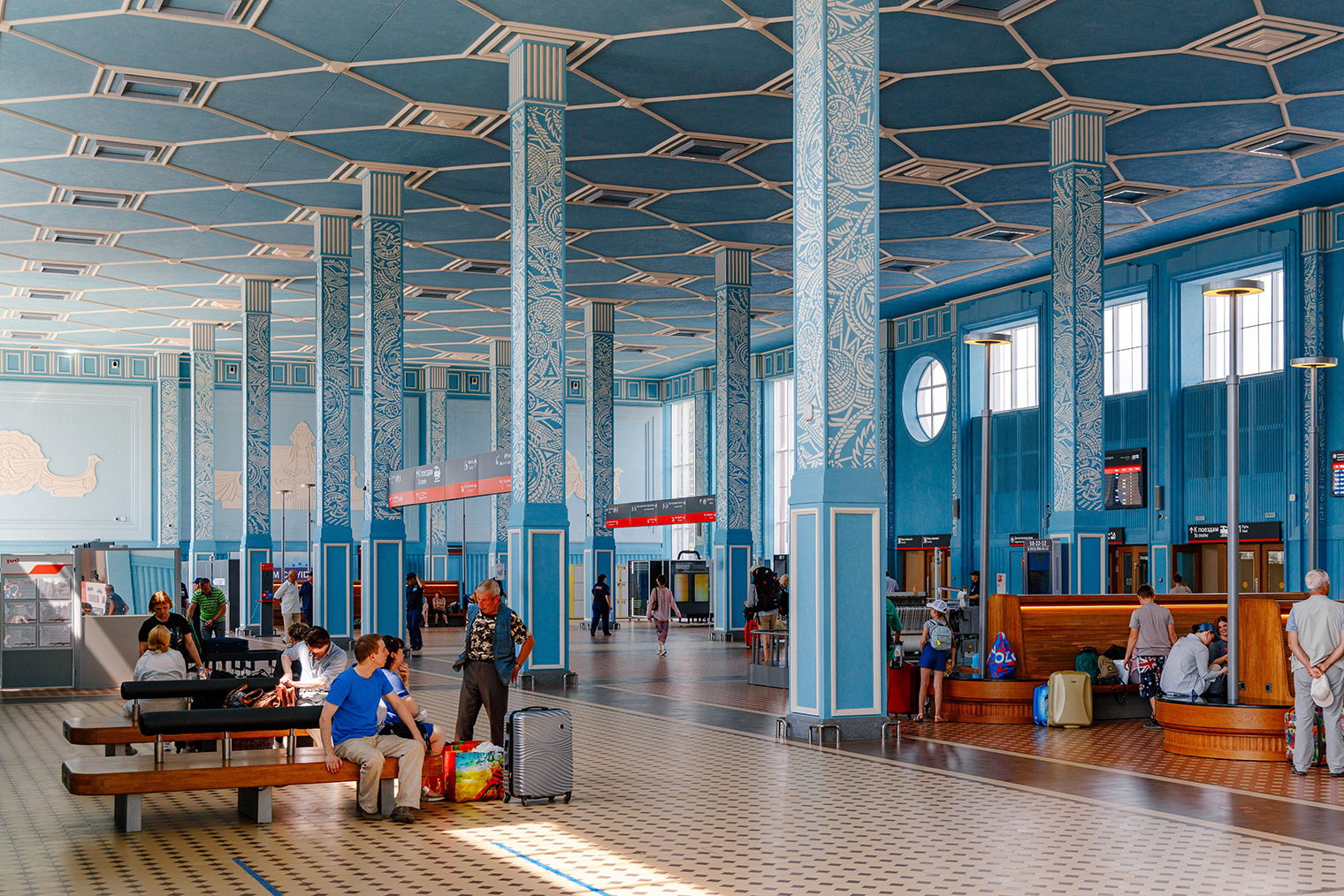 Интерьер вокзала выглядит стильно. Фотография: Andrey_Vasiliskov / Shutterstock / FOTODOM