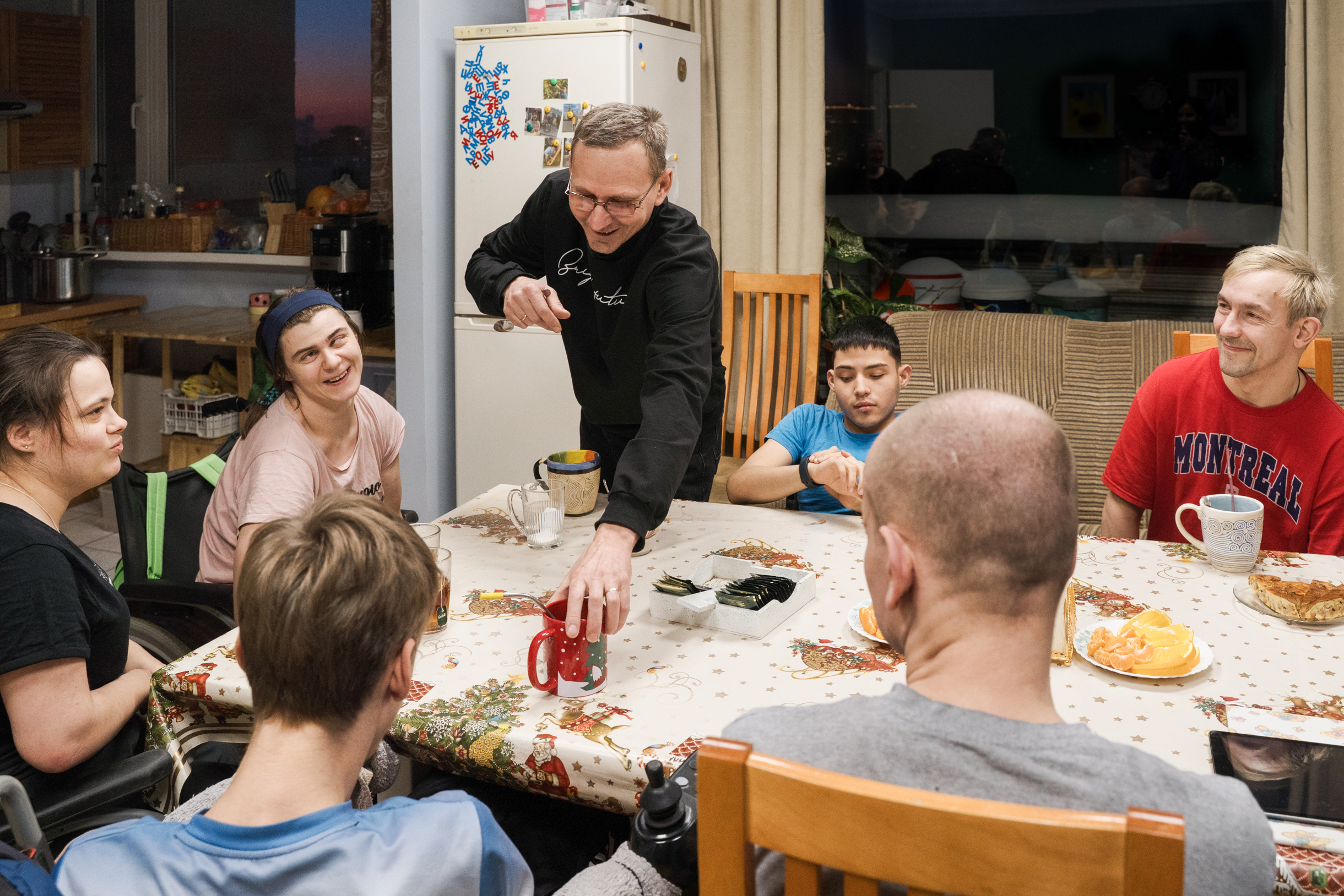 Например, в 2018 году в «Круг» устроилась Аня. В ПНИ уверяли, что ее нельзя отпускать одну: потеряется