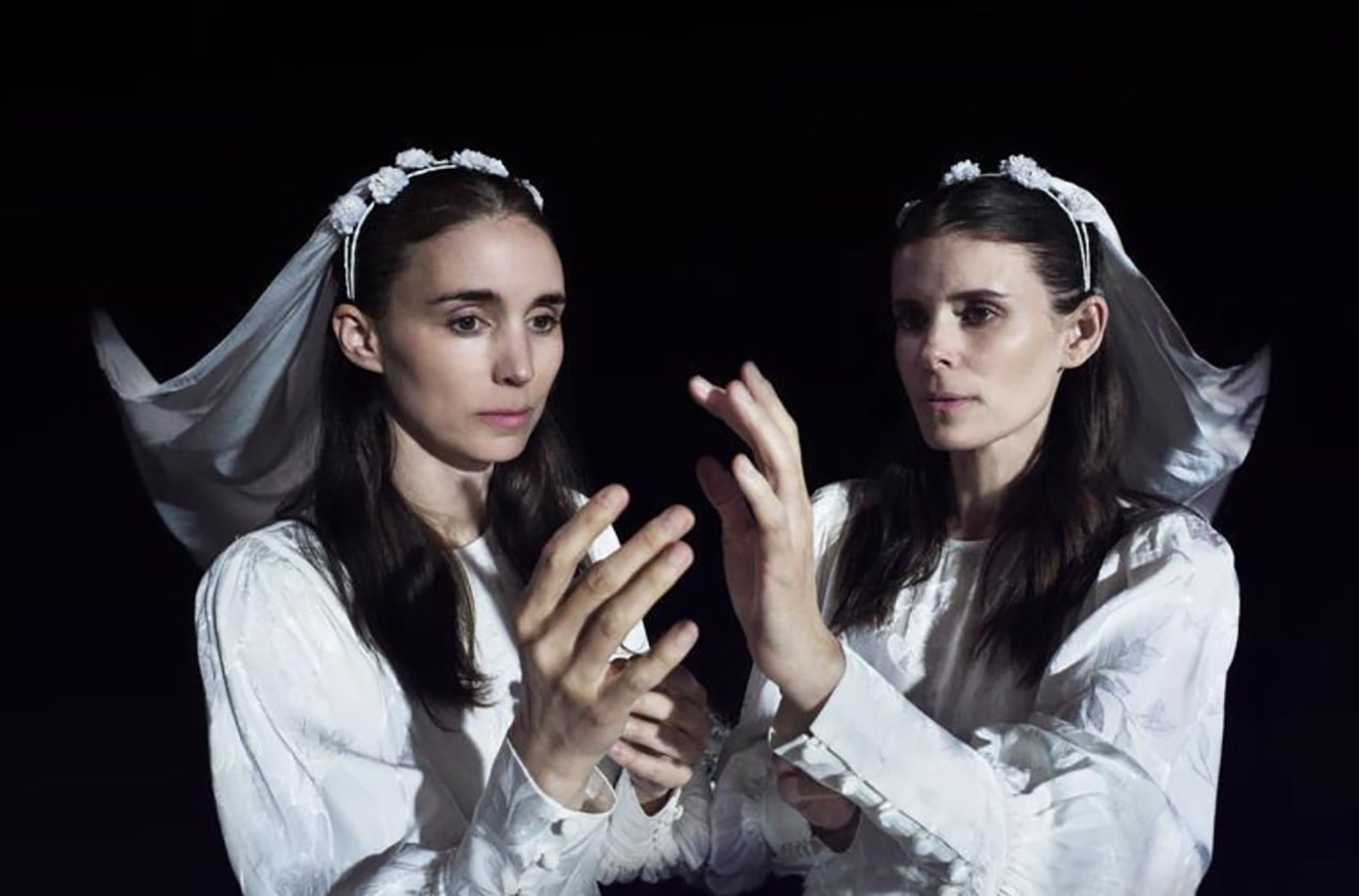 Сестры Кейт и Руни Мара впервые играют в одном фильме, да еще сестер-близняшек. © Cobalt Sky Motion Picture Group