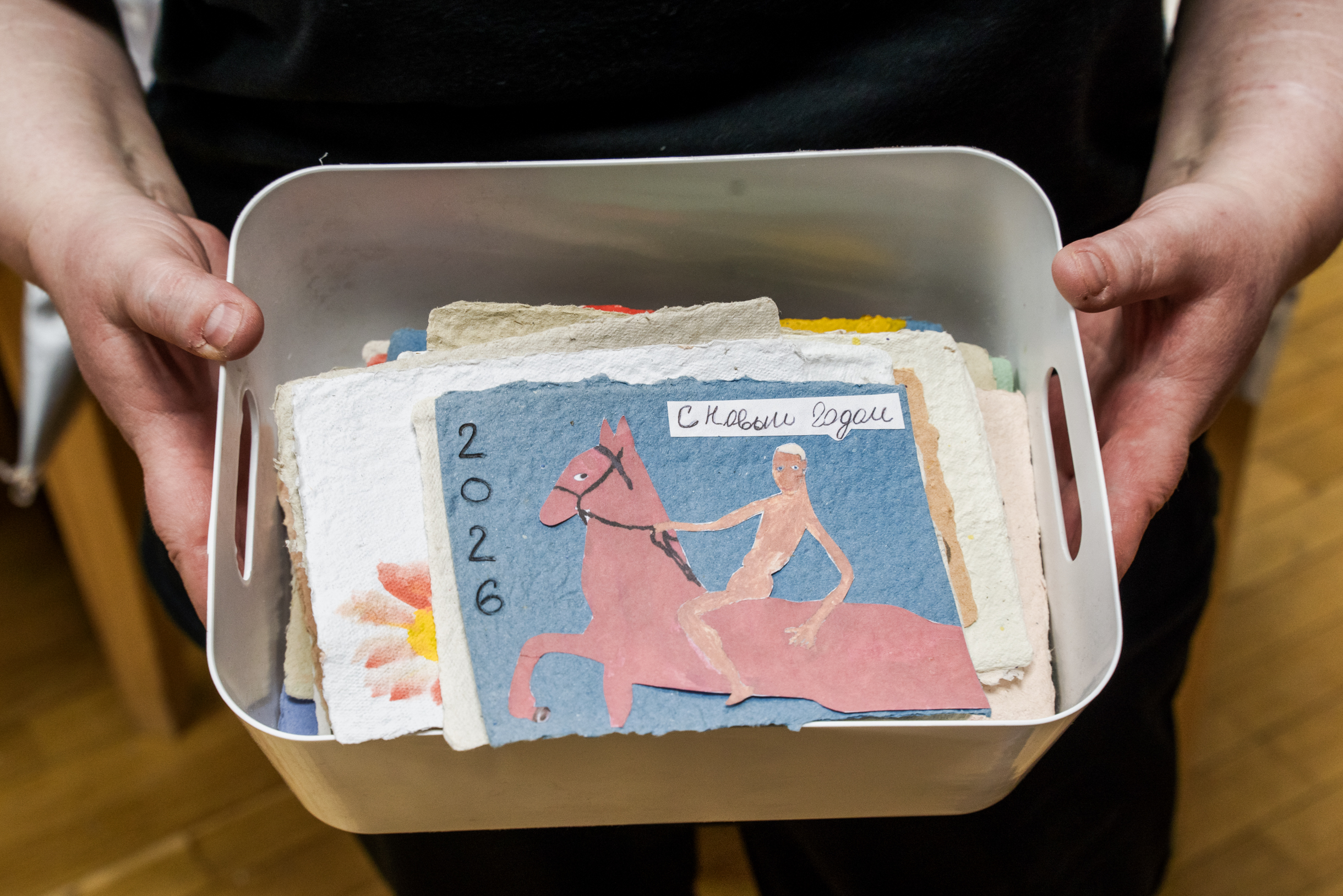 Но девушка научилась пользоваться навигатором и сейчас работает у нас курьером. Она получила квартиру и готовится устроиться на открытом рынке