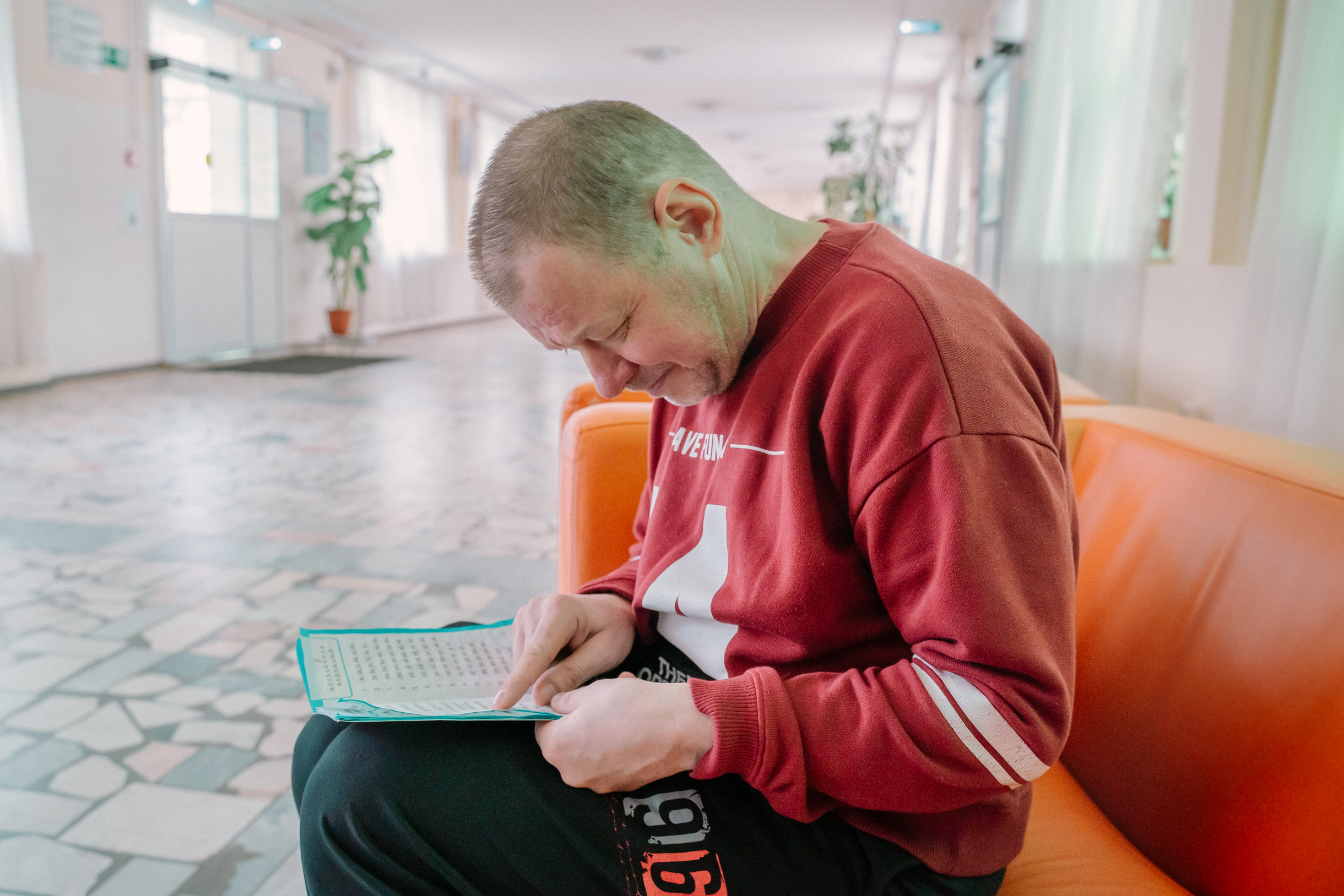 Андрей учится читать, чтобы стать более самостоятельным