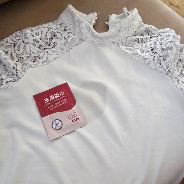 Оттирала пятно с блузки. Идеального результата не получила, придется стирать