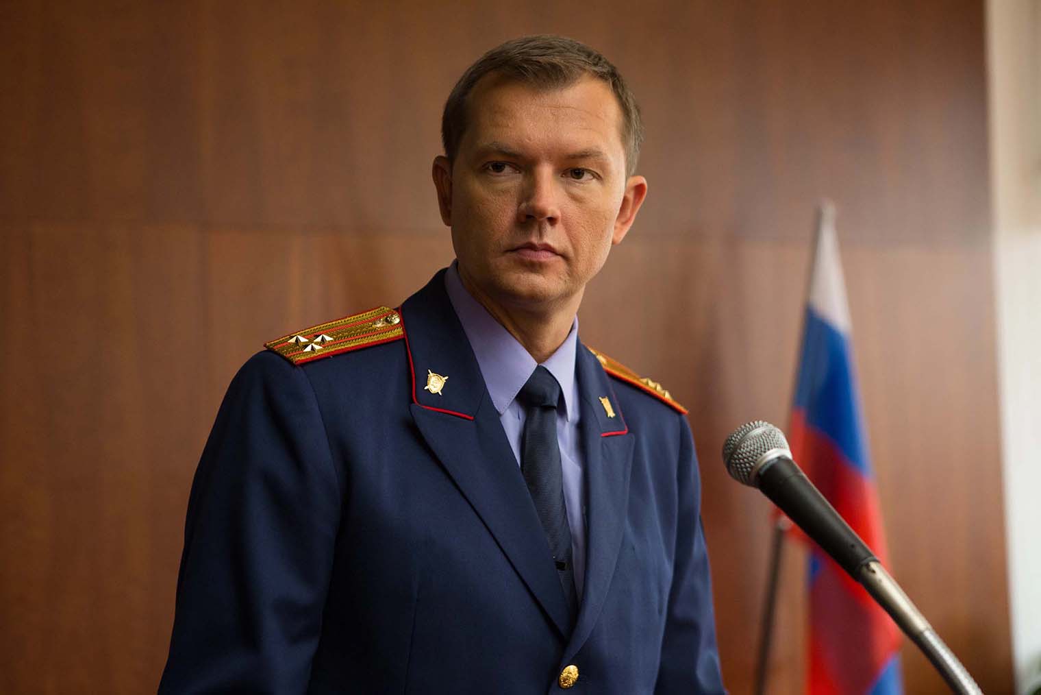 Неожиданно увидела на улице съемки этого актера. Кадр: «Иви» / Kion