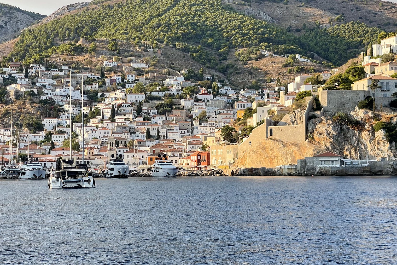 Заходили в очень красивые островные бухты