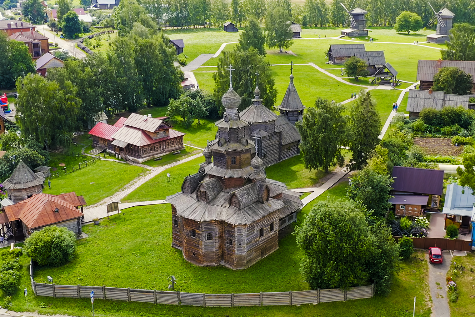 Мне Музей деревянного зодчества в Суздале напоминает Костромскую слободу. Фотография: high fliers / Shutterstock / FOTODOM