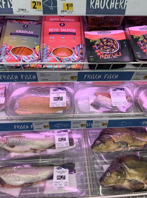 Свежая рыба продается во всех супермаркетах