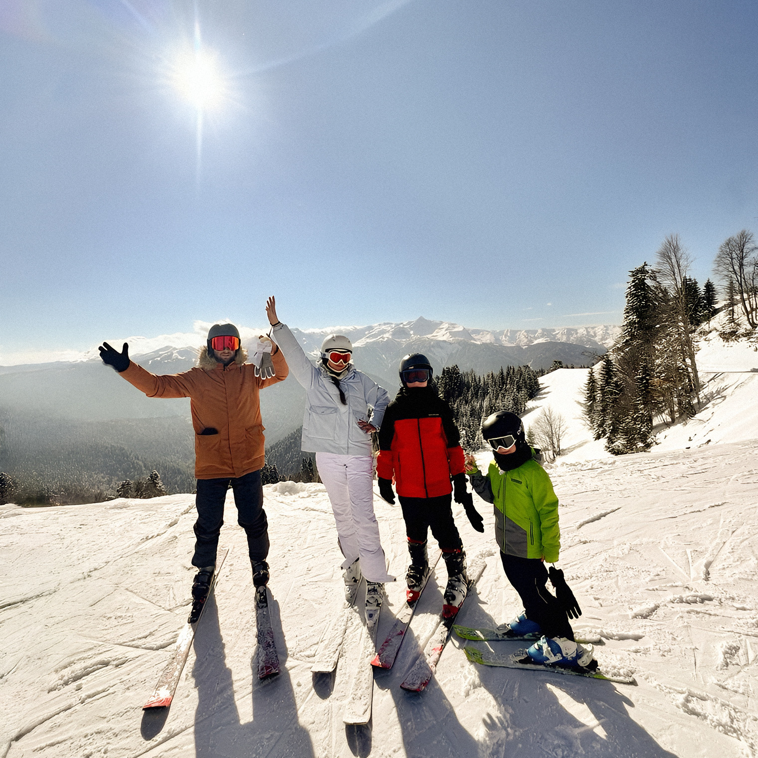 Кататься на горных лыжах ограничения по слуху нам совсем не мешают
