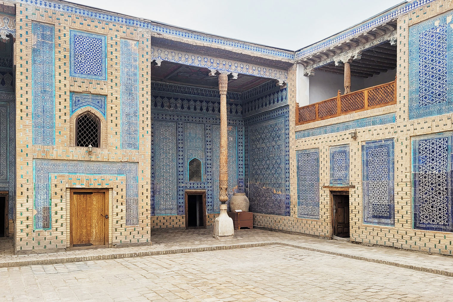 Дворец Таш-Хаули превосходит другие достопримечательности Хивы по богатству внутренней отделки. Фотография: Bgag / Wikimedia