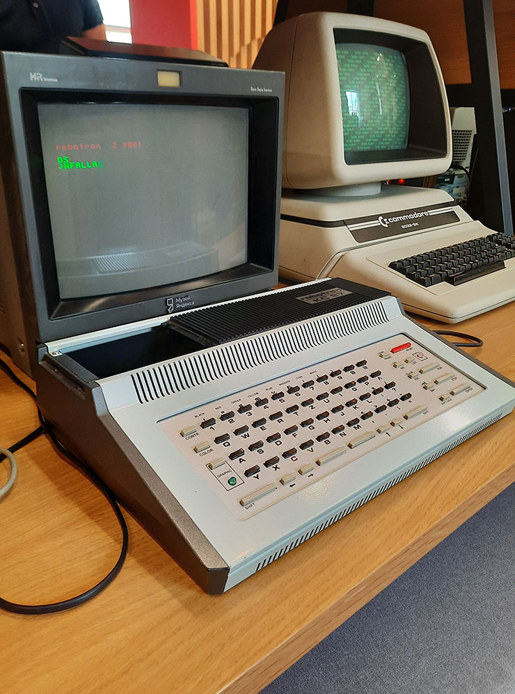 Почти мой ровесник — компактный компьютер из ГДР 1987 года выпуска