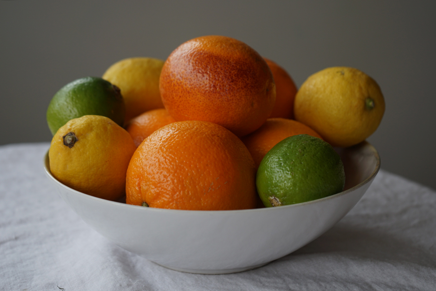 Ваза с цитрусовыми не только украсит ваш обеденный стол, но и продлит жизнь фруктам