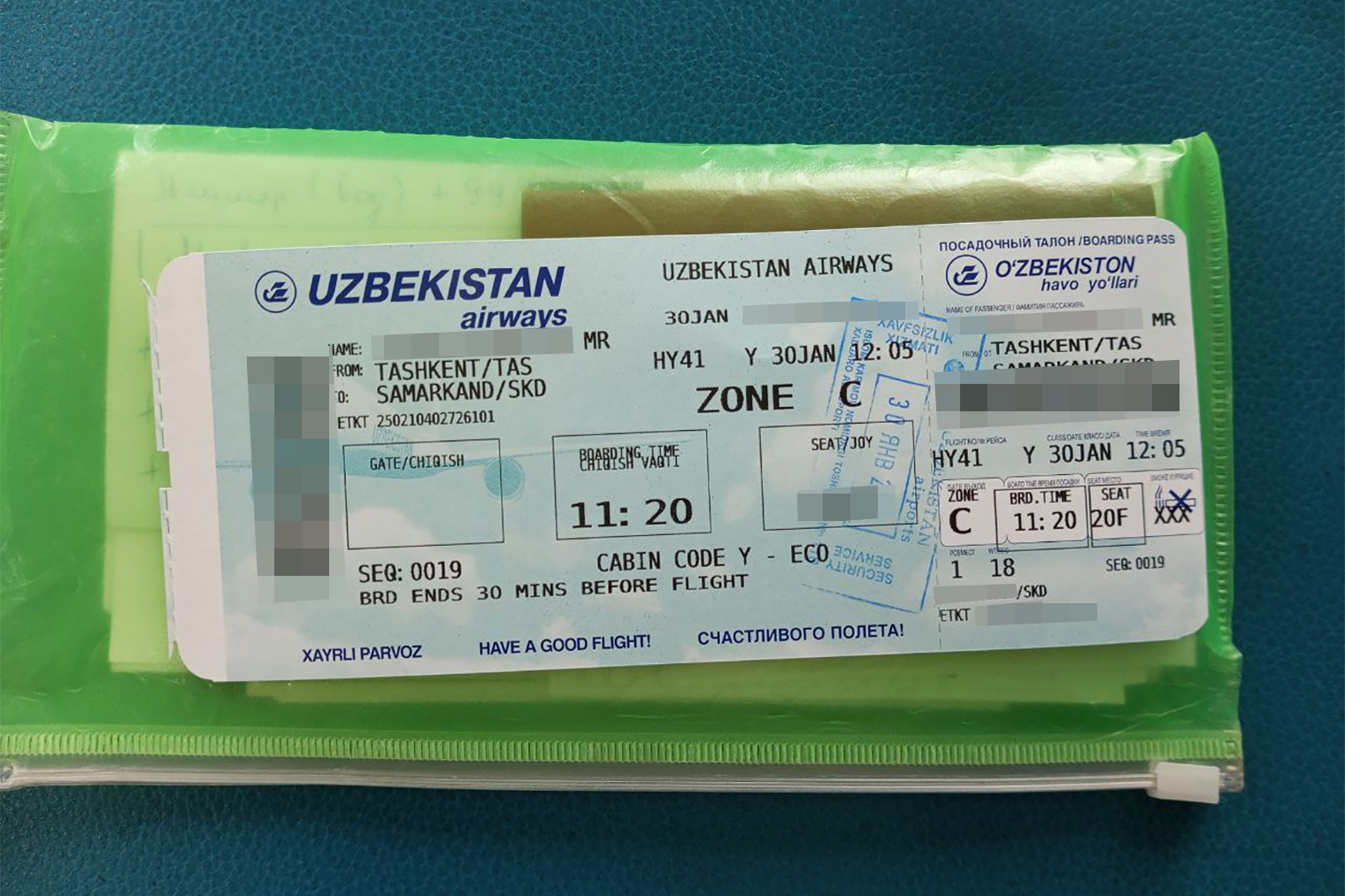 Посадочный талон на рейс Ташкент — Самарканд. Вся важная информация на английском