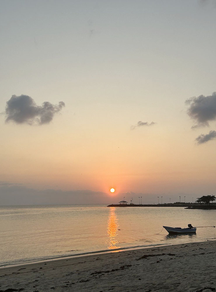 Живописный закат на пляже Бан Тай