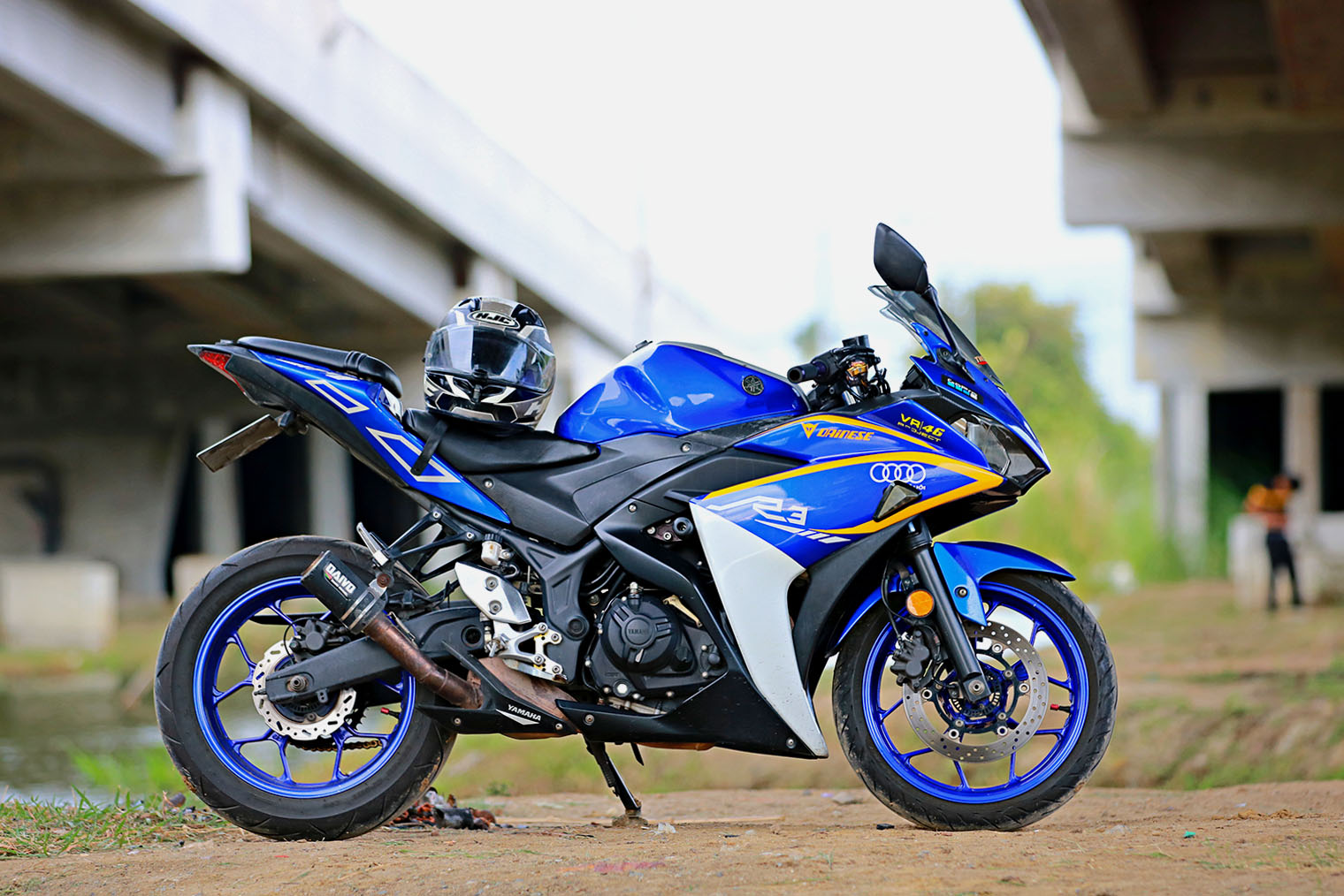 Даже спортбайк начального уровня, такой как Yamaha YZF⁠-⁠R3, разгоняется до 100 км/ч за 6 секунд. Фотография: jack photo / Shutterstock / FOTODOM