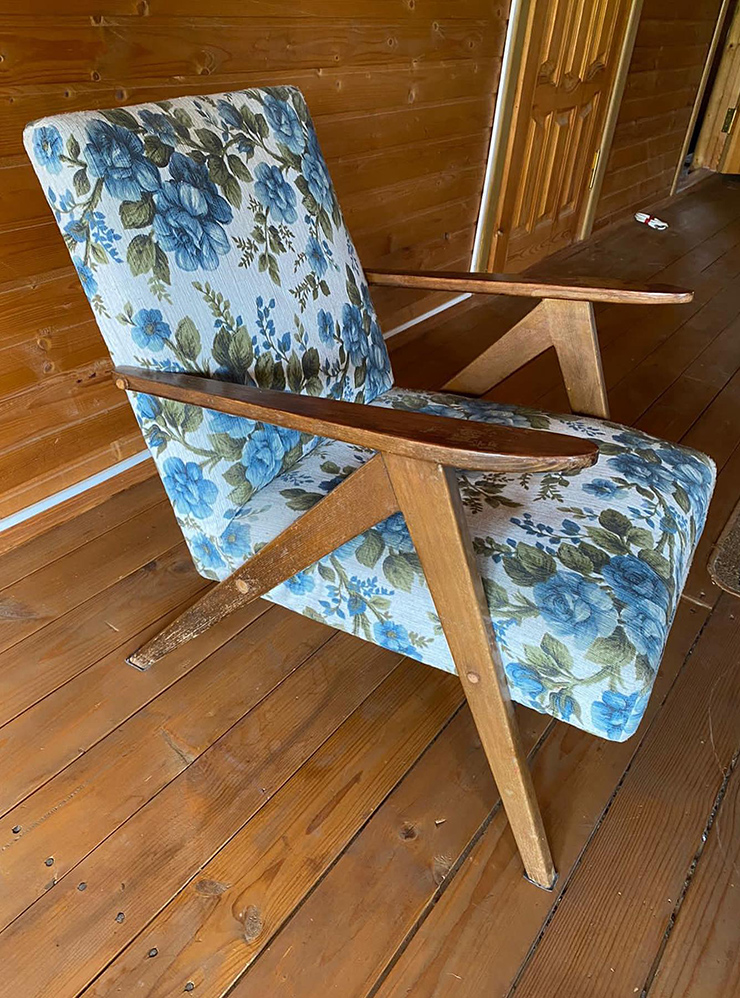 До и после реставрации: кресло «Циркуль» вписалось в современный интерьер. Такое отреставрированное кресло стоит 45 000⁠—⁠50 000 ₽. Фотографии: соцсети Restart Moscow