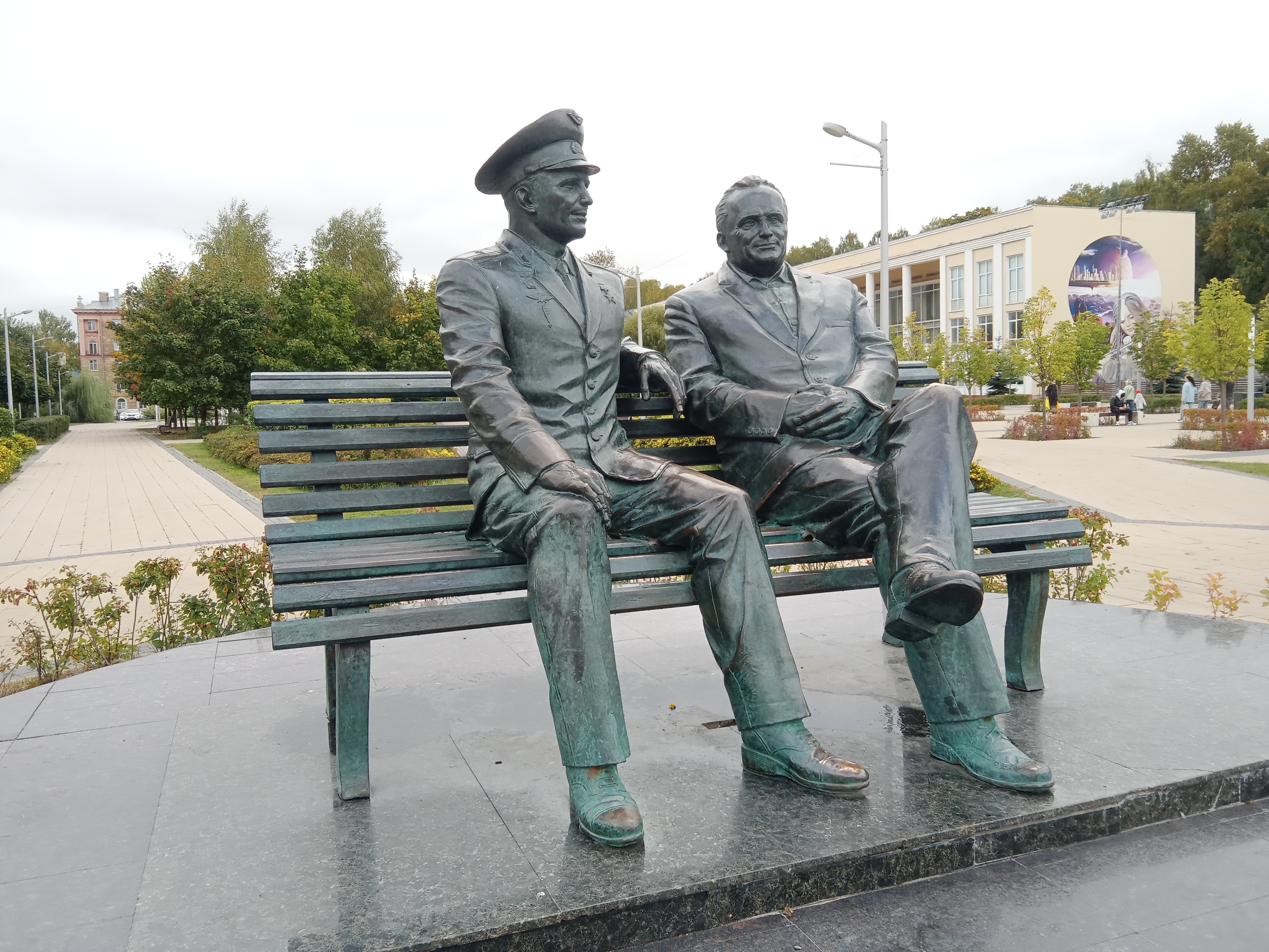 Памятник Гагарину и Королёву