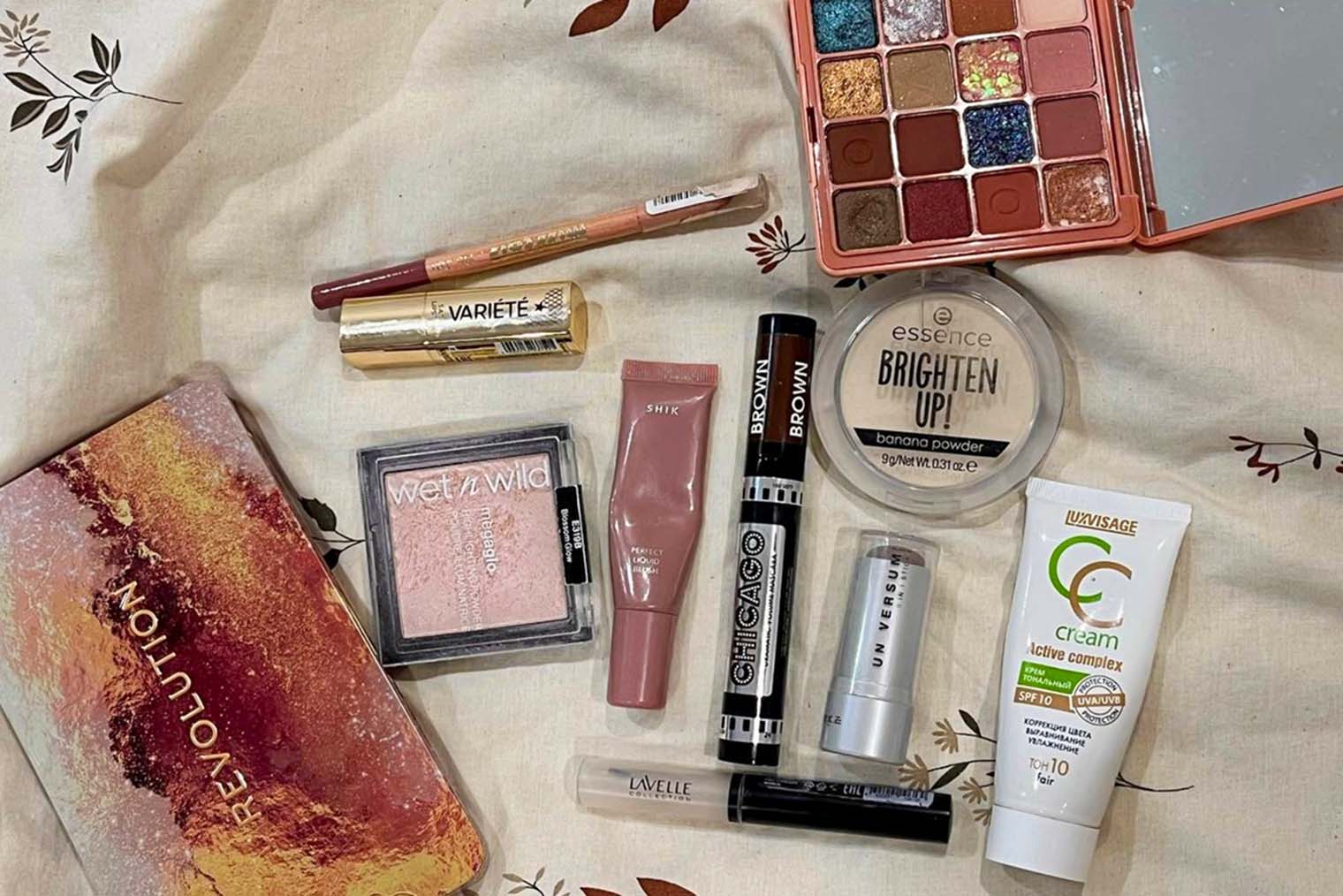 Малая часть моей декоративной косметики — только то, что использую по утрам