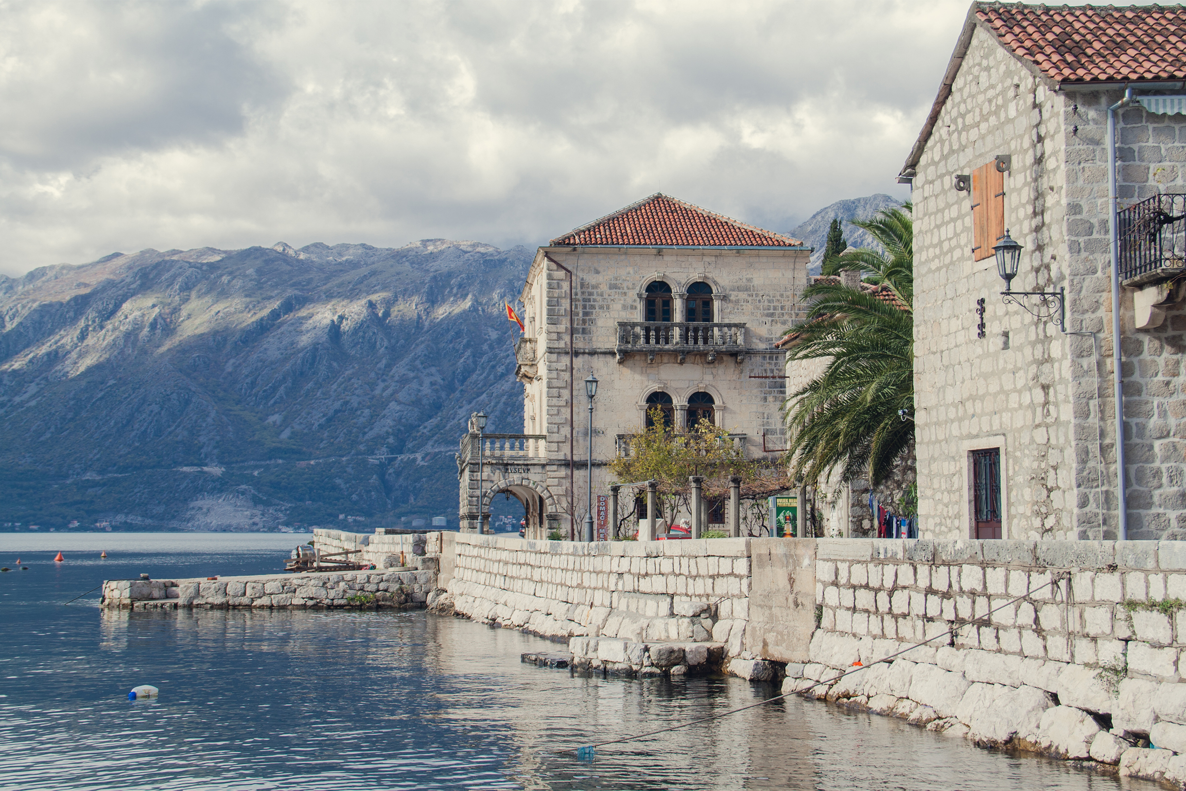 Город очень фотогеничный. Хотелось фотографировать каждый уголок, так что скучать мне не пришлось