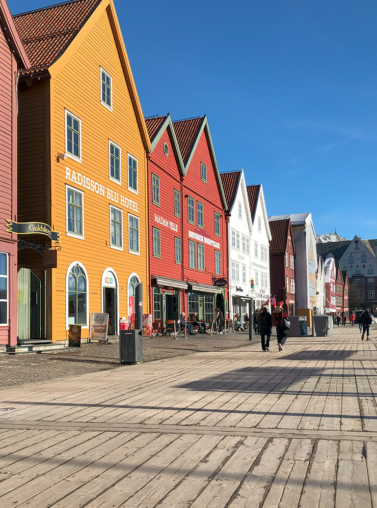 Главный открыточный вид Бергена — набережная Bryggen
