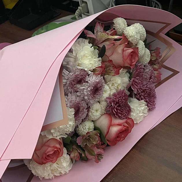 Коллеги подарили цветы