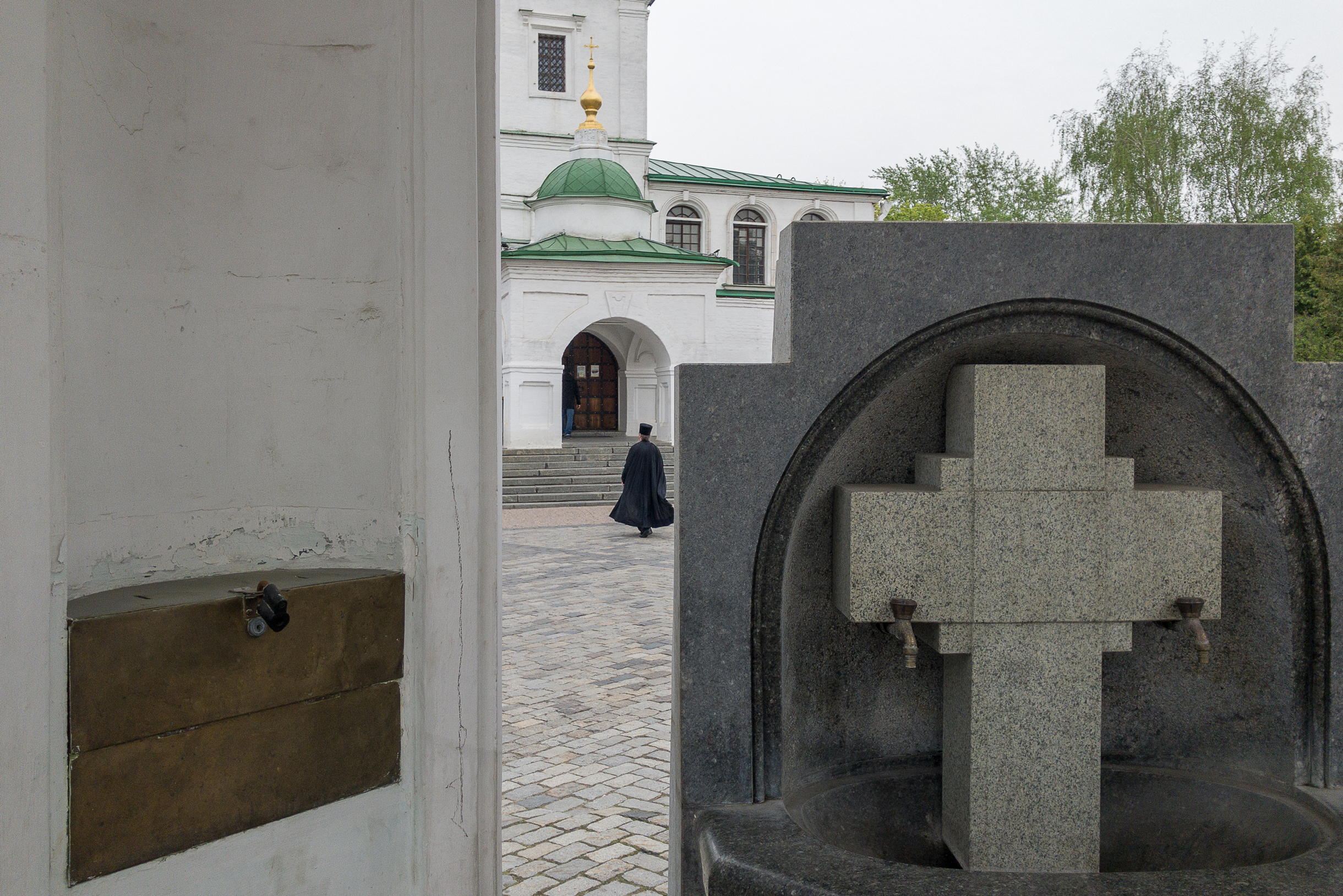Настоятель монастыря — Святейший Патриарх Московский и всея Руси