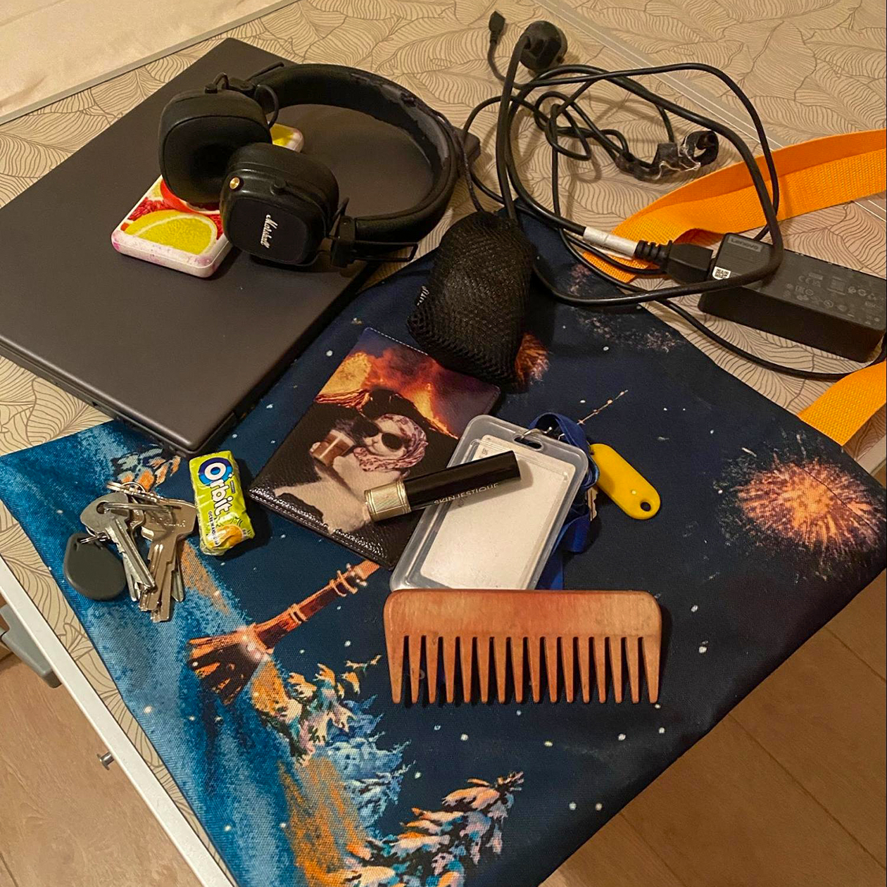 Завтра планирую съездить в офис, собираю сумку