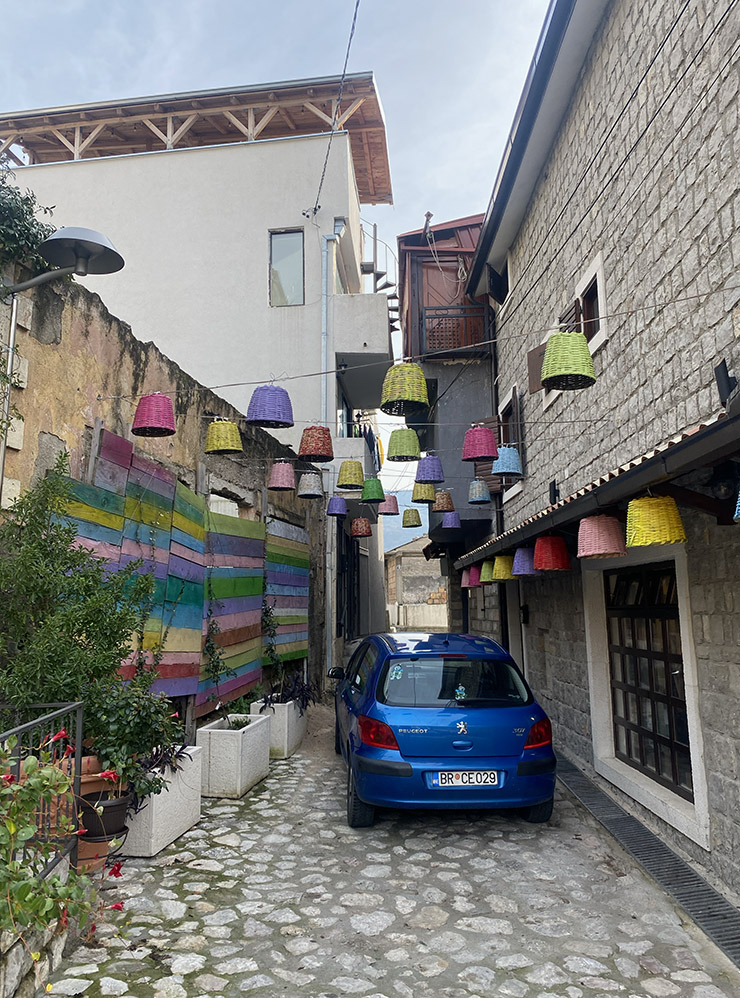 Разноцветное кафе в Старом городе