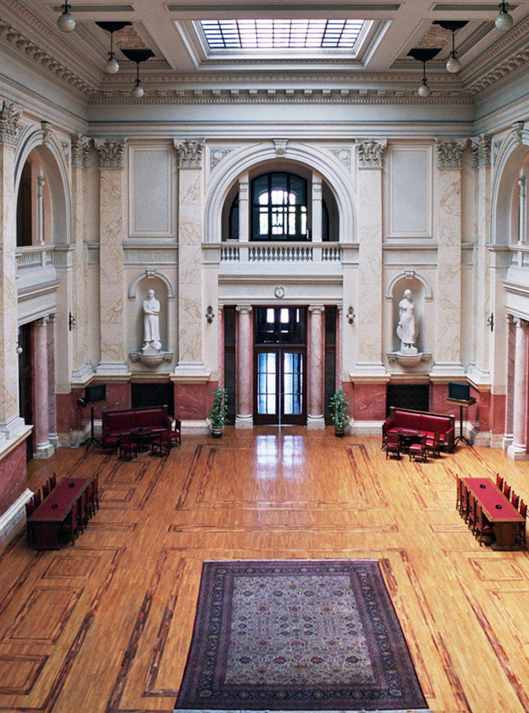 Холл в здании. Фотография: ButrosButrosGali / Wikimedia