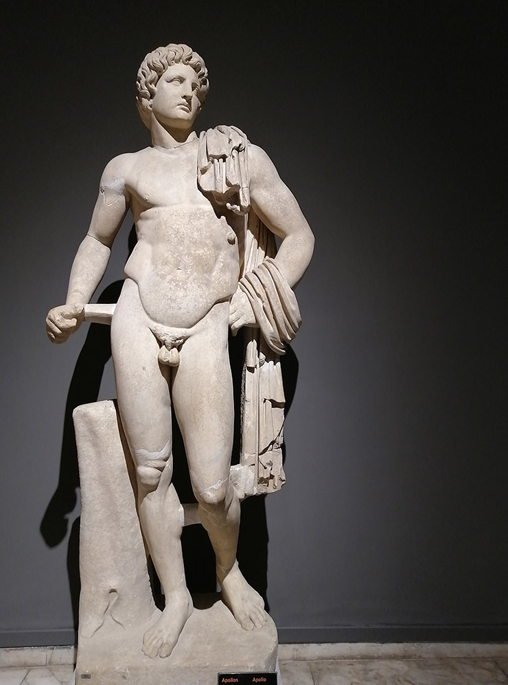 Музей стоит посетить, чтобы вживую увидеть статуи, по которым в школе изучали историю Древнего Рима