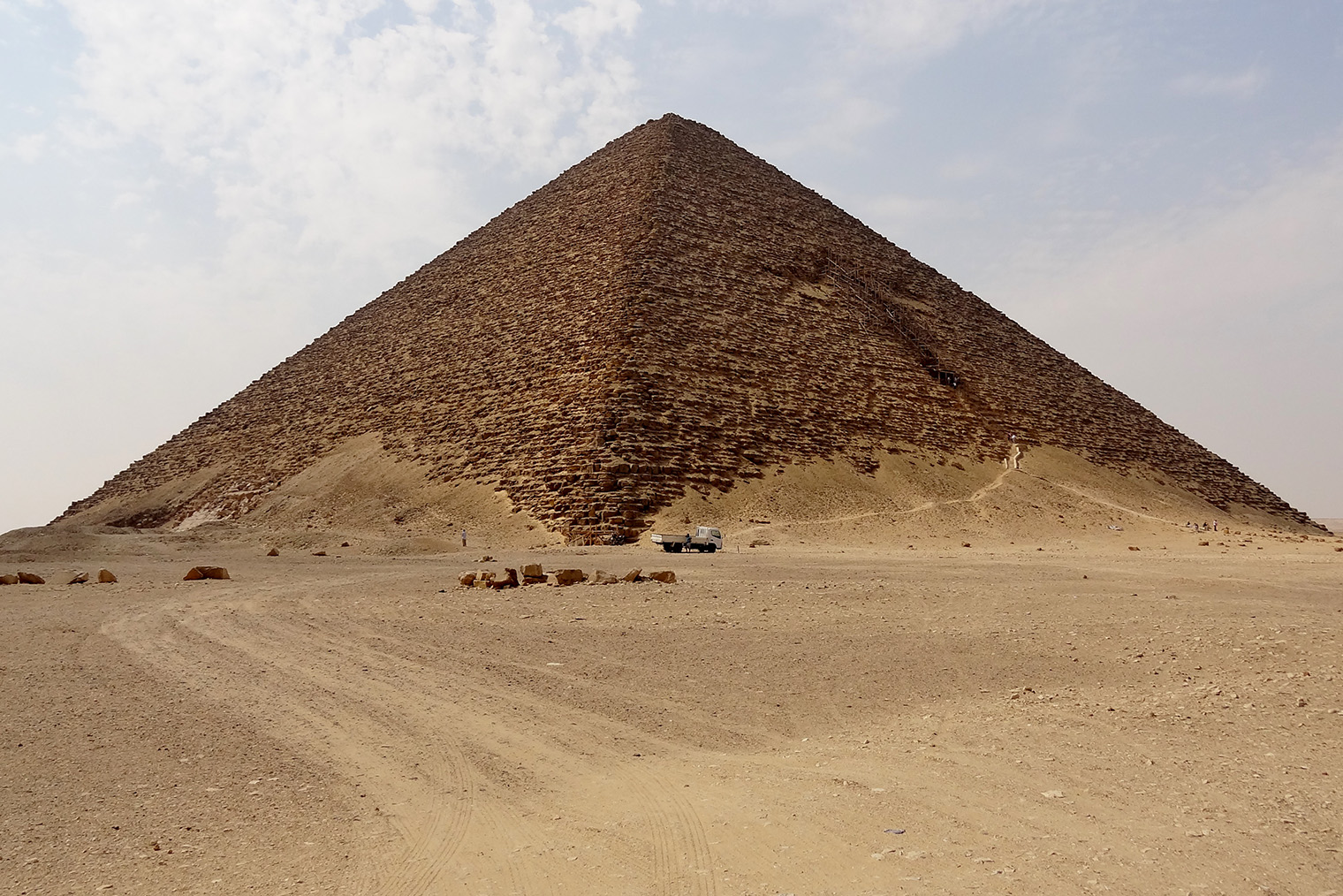Розовая пирамида. Фотография: Olaf Tausch / Wikipedia