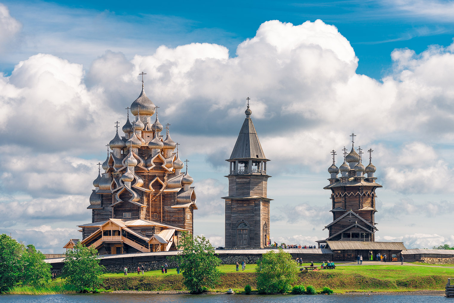 Вид на Кижский ансамбль с воды. Фотография: Labunskiy Konstantin / Shutterstock / FOTODOM