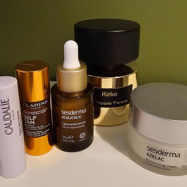 Часть косметики жены