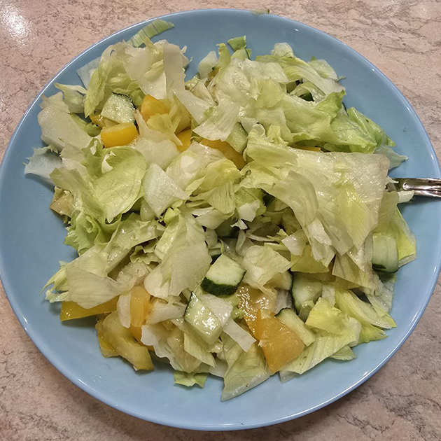 Приготовила салат на ужин