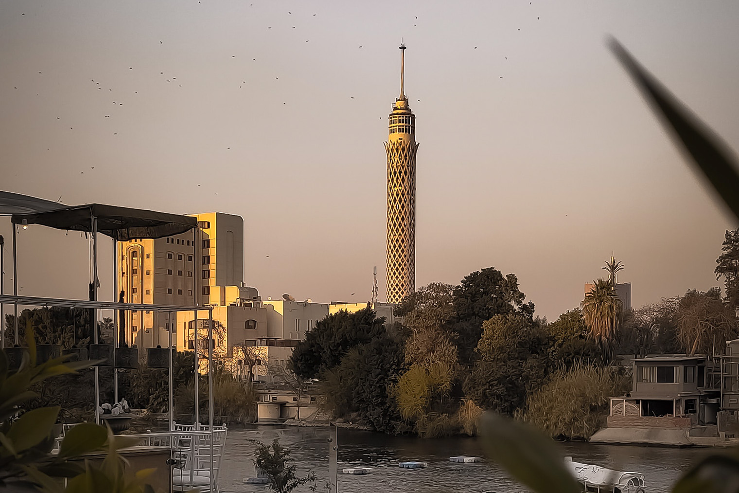 Решетчатый узор на стенах башни. Фото: Abd Alhalem Maki / Unsplash