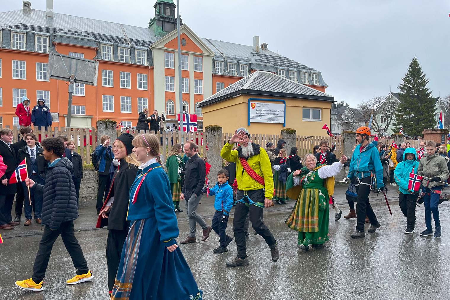 День Конституции 17 мая — самый популярный праздник в Норвегии, гуляет вся страна