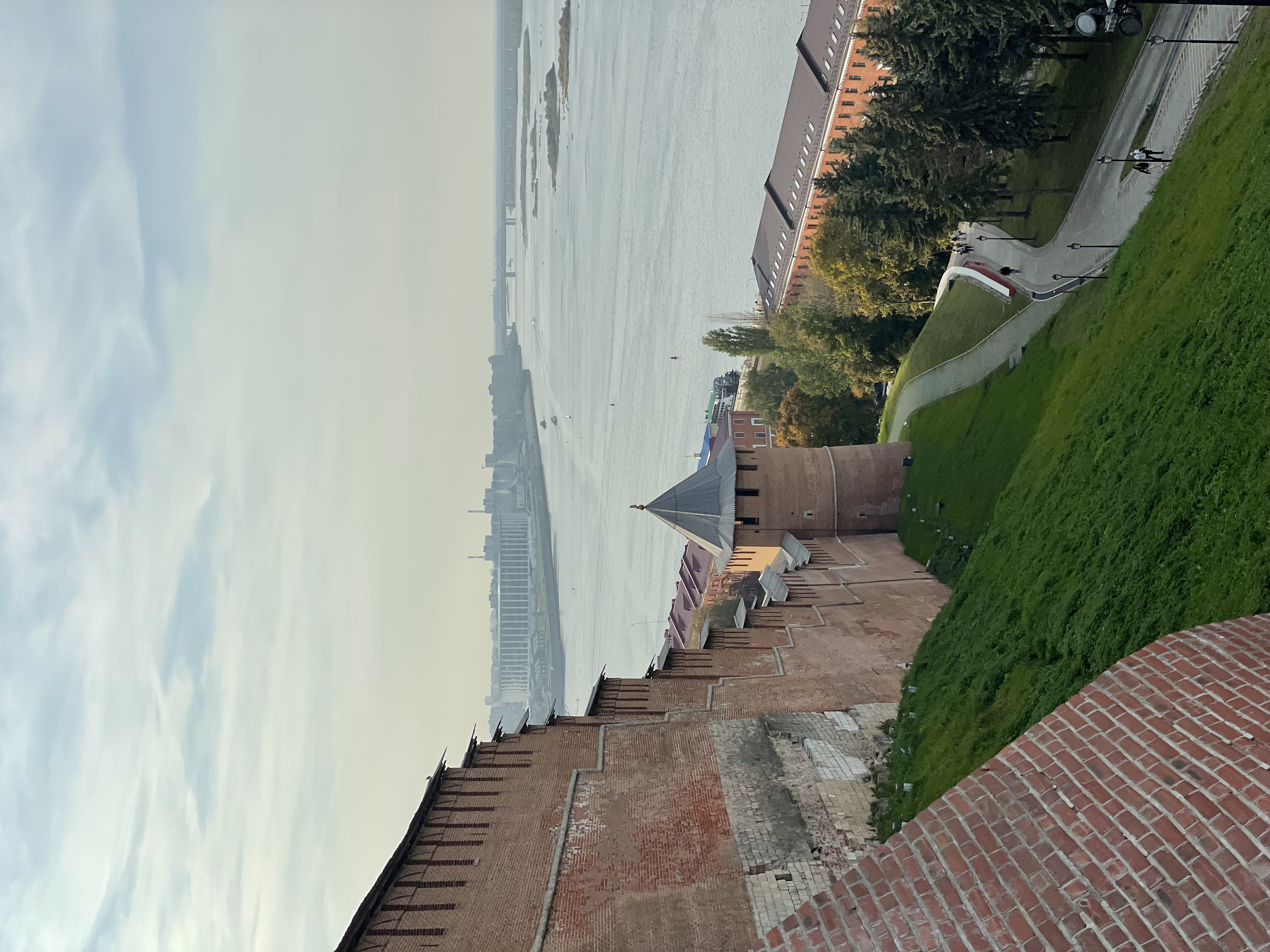 Отдых в Нижнем Новгороде: пройтись по стенам древнего кремля и увидеть слияние Волги и Оки