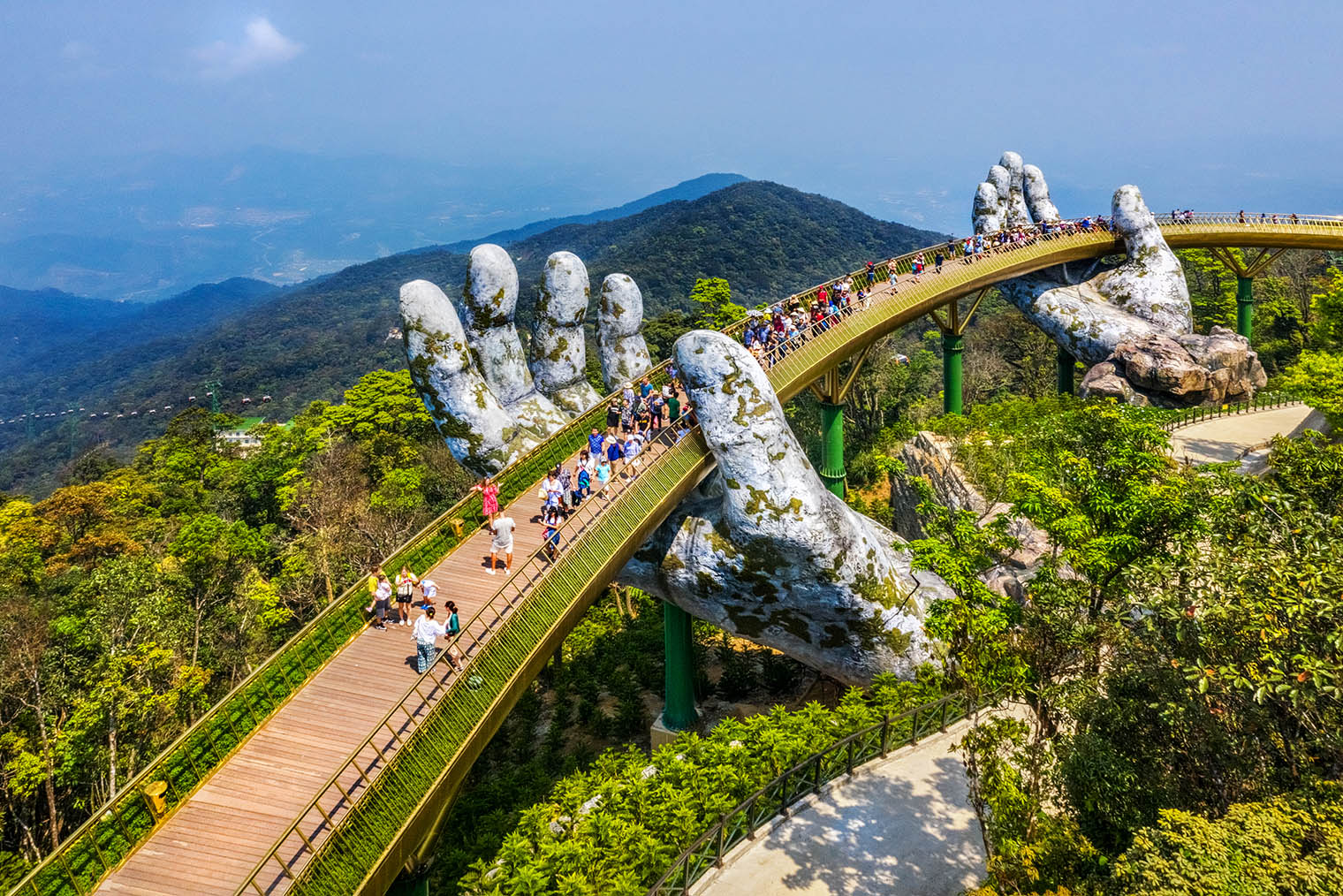 Золотой мост в парке Bana Hills. Фотография: Hien Phung Thu / Shutterstock