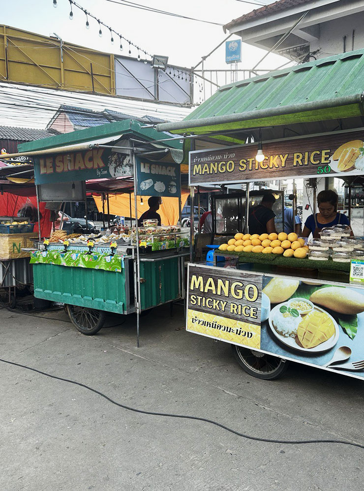 Еще одна визитная карточка Таиланда — клейкий рис с манго